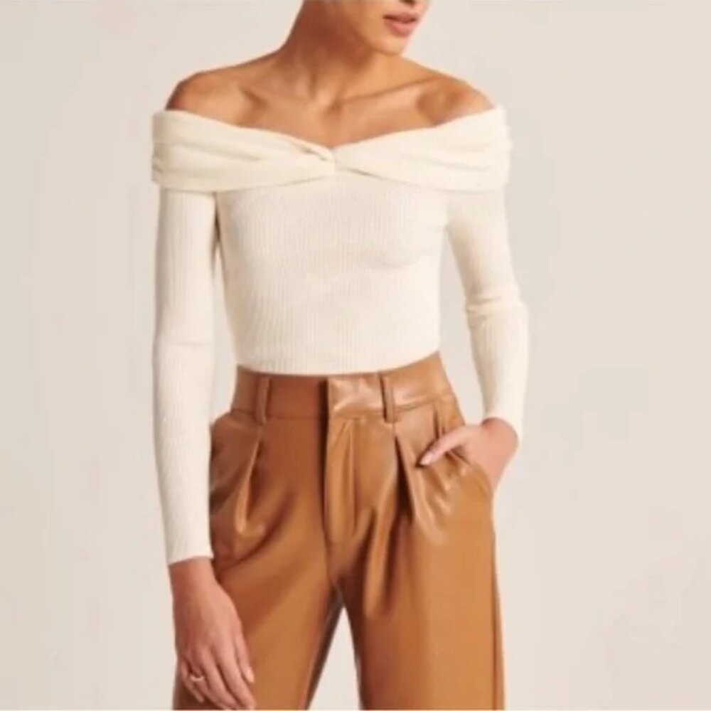 Abercrombie & Fitch Twist Front Off Shoulder Long Sleeve Top